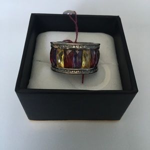 New in box - Women’s Zirconia Ring
